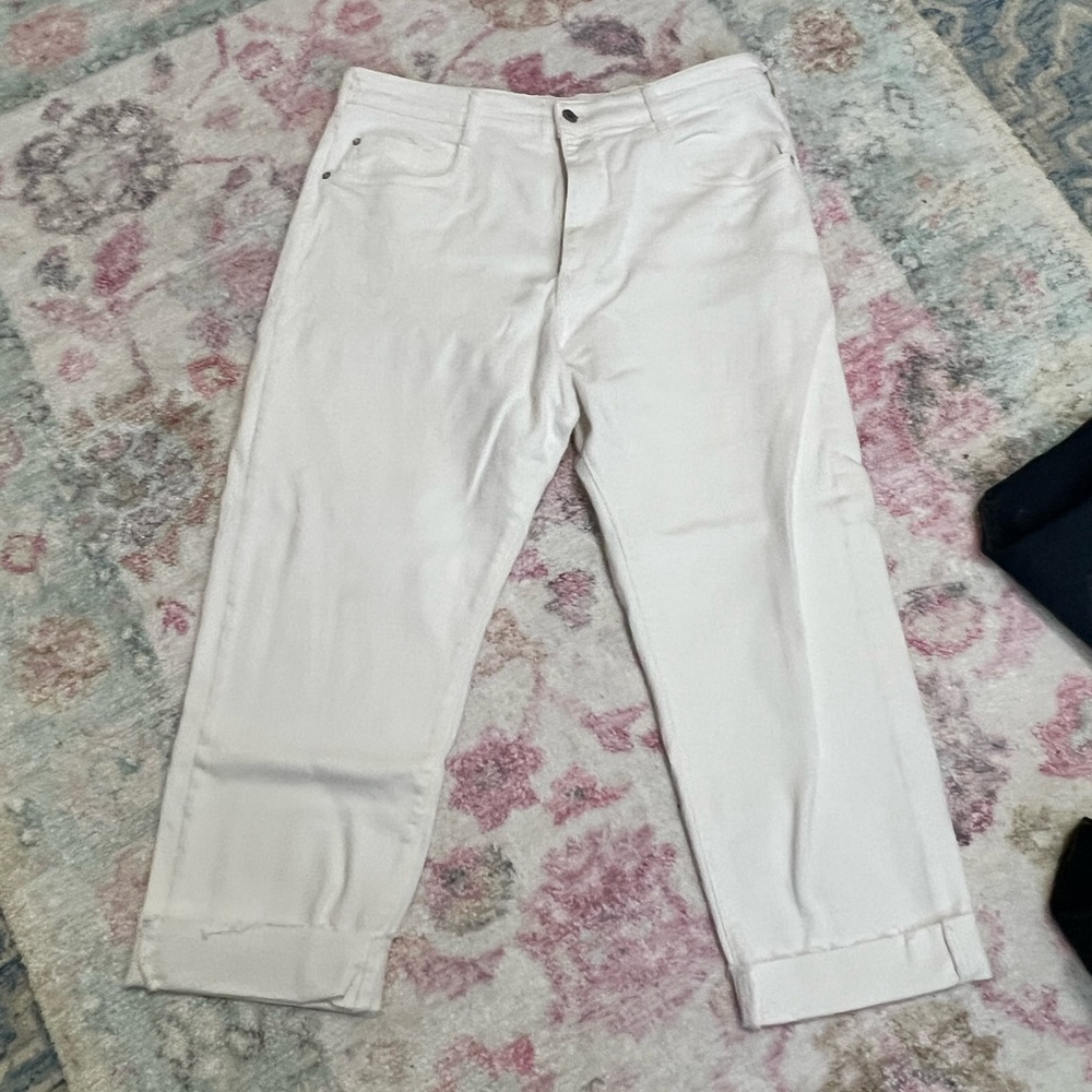 Pilcro White Ankle Cropped Jeans